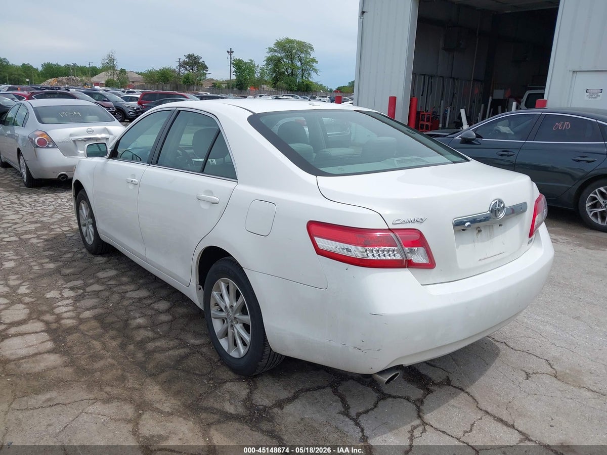 2011 TOYOTA CAMRY XLE V6 — снимка 3