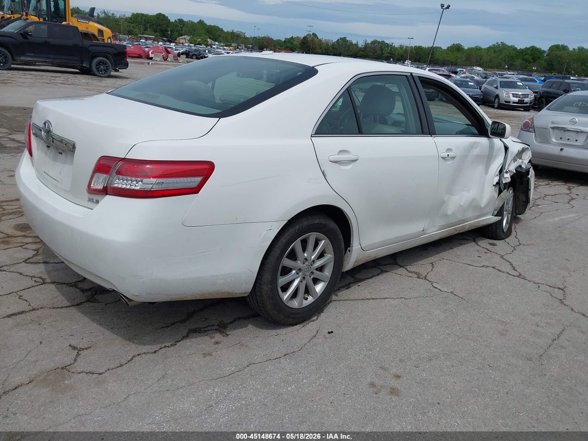 2011 TOYOTA CAMRY XLE V6 — снимка 4