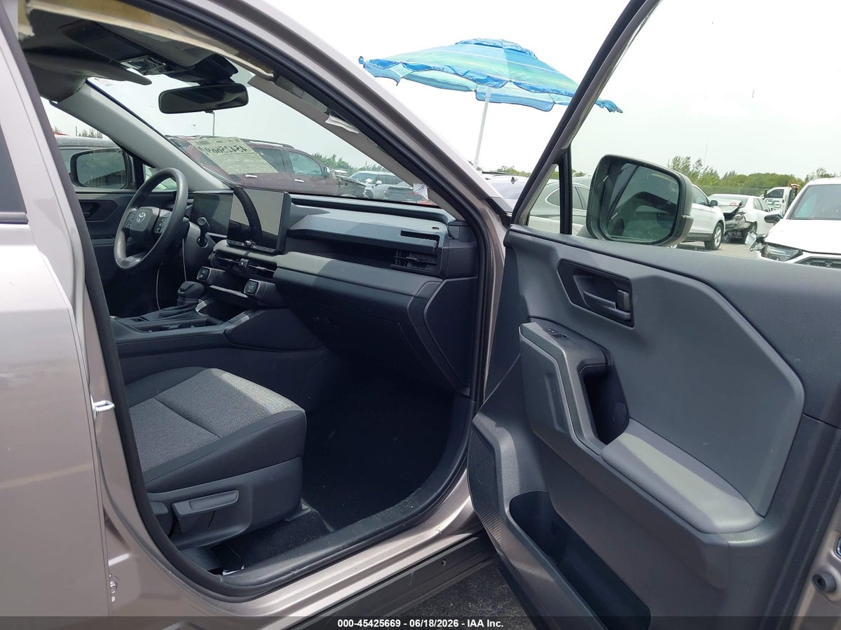 2026 TOYOTA RAV4 LE — снимка 5