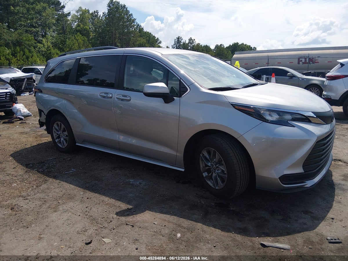 2025 TOYOTA SIENNA LE