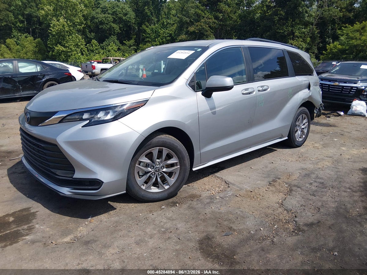 2025 TOYOTA SIENNA LE — снимка 2