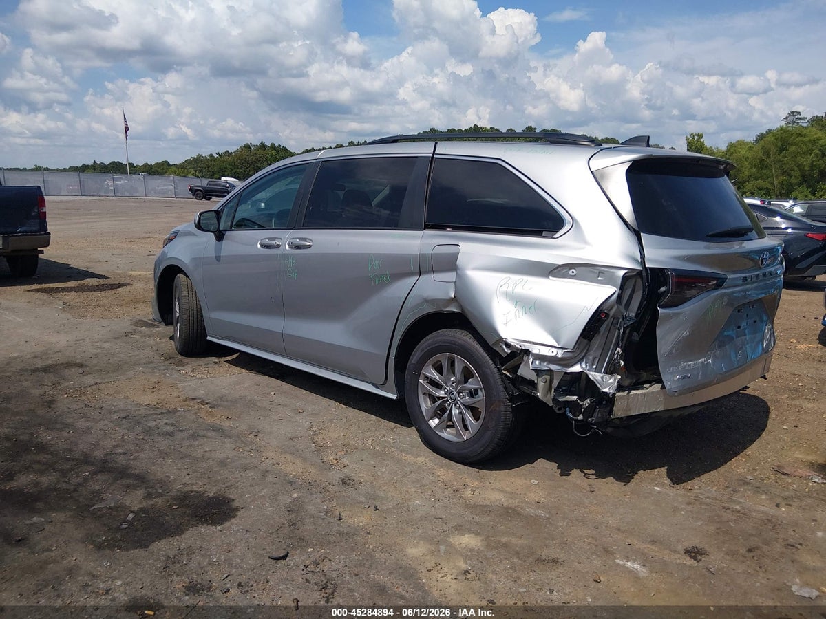 2025 TOYOTA SIENNA LE — снимка 3