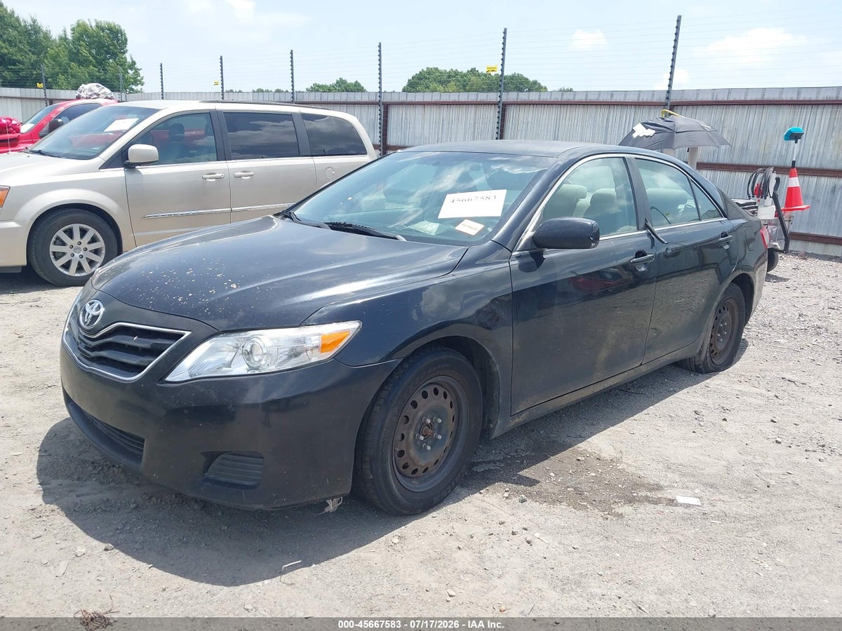 2011 TOYOTA CAMRY LE — снимка 2