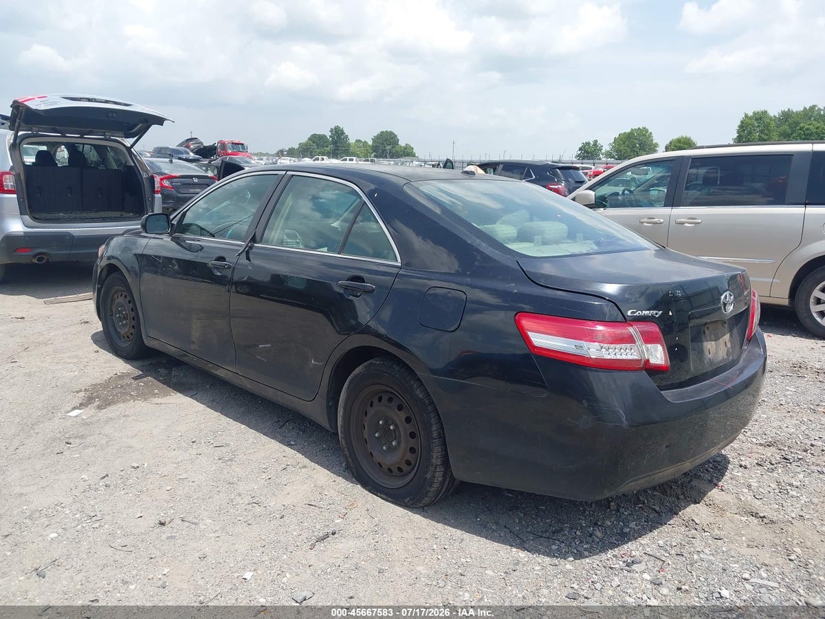 2011 TOYOTA CAMRY LE — снимка 3