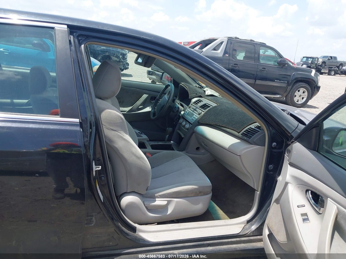 2011 TOYOTA CAMRY LE — снимка 5