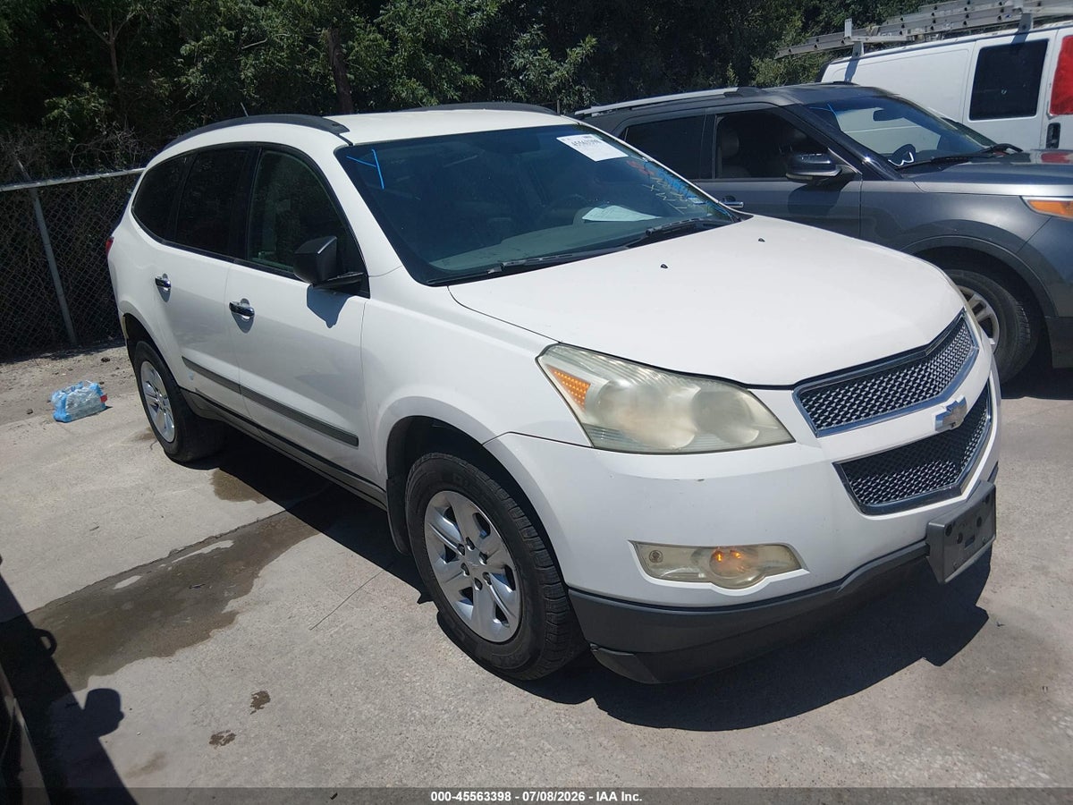 2011 CHEVROLET TRAVERSE LS