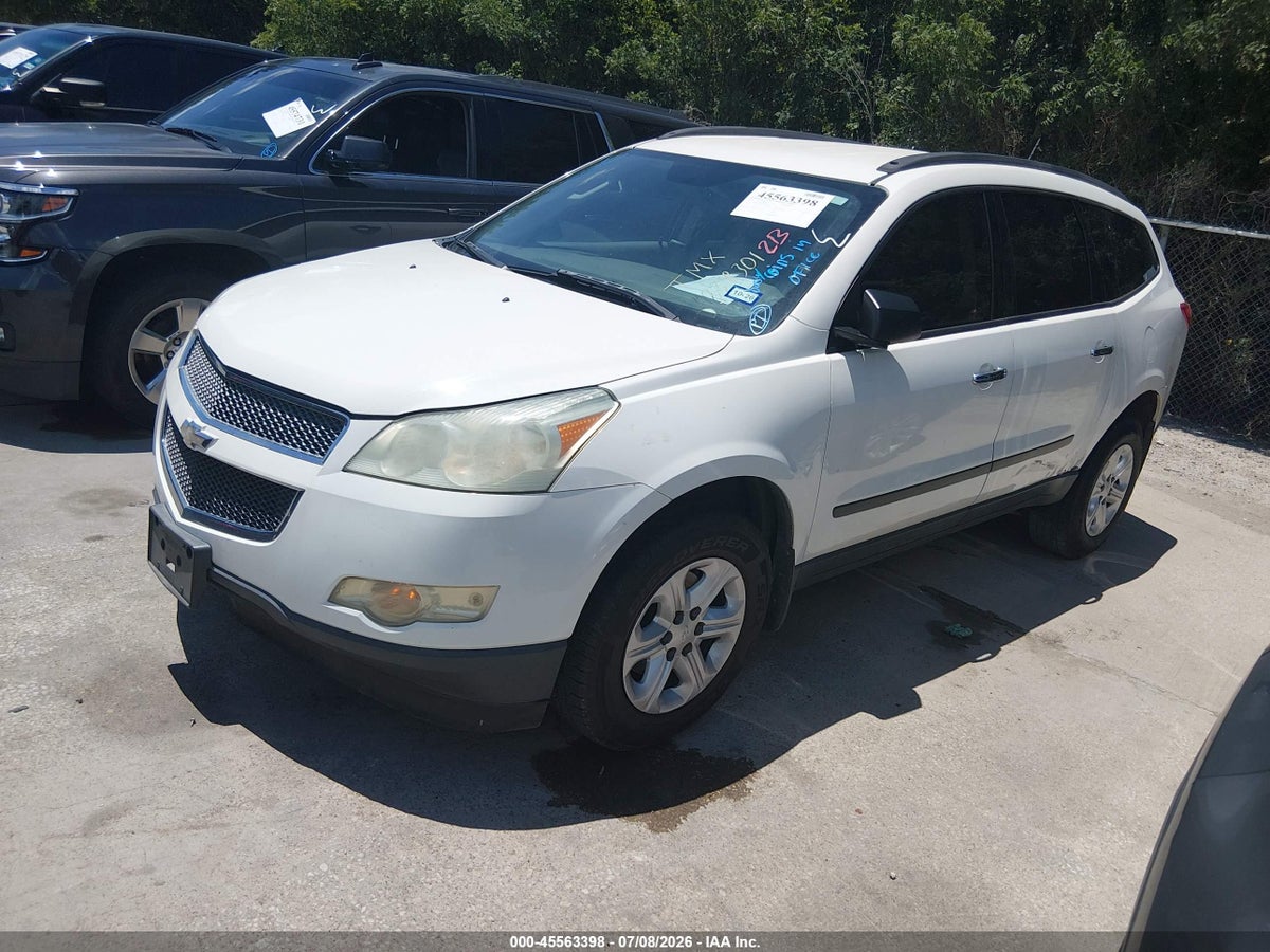 2011 CHEVROLET TRAVERSE LS — снимка 2