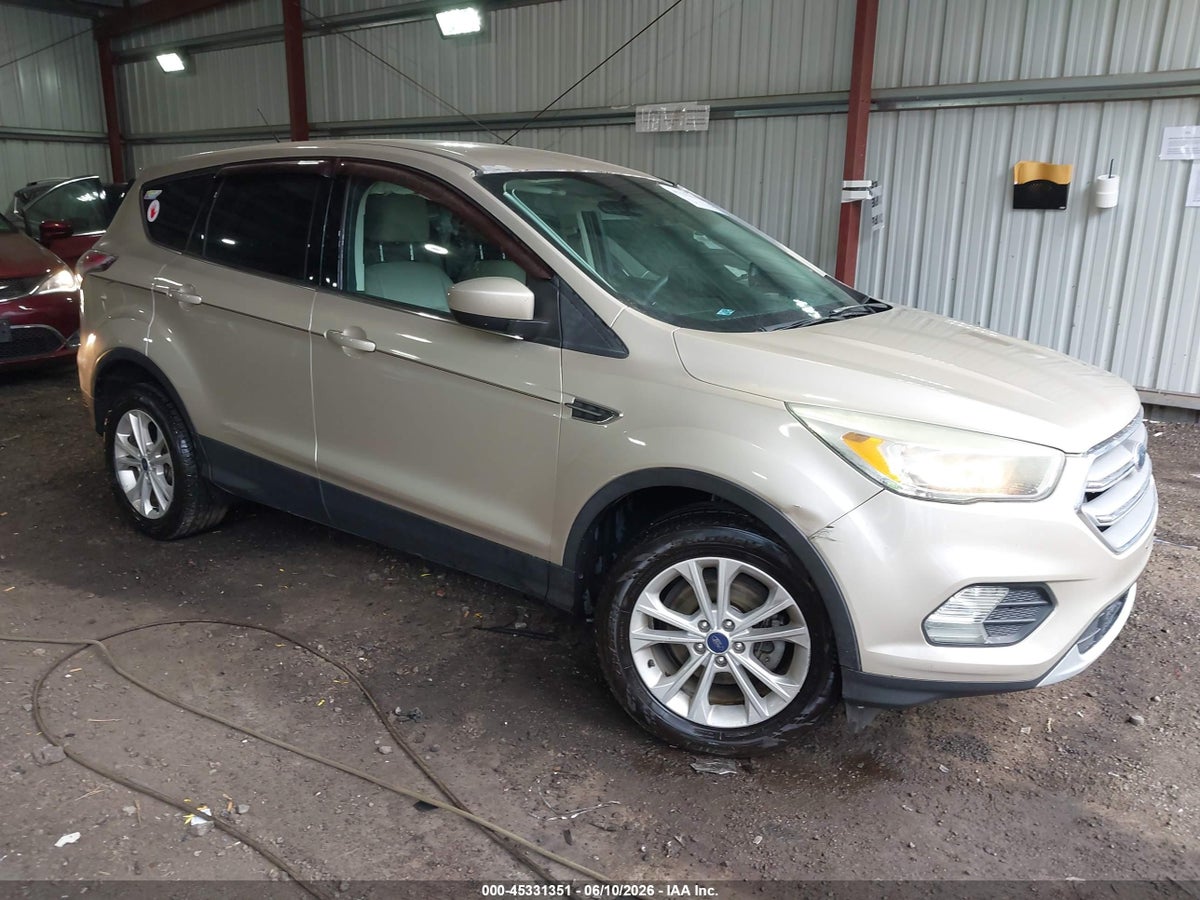 2017 FORD ESCAPE SE
