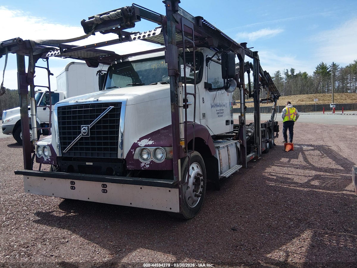 2016 VOLVO VAH