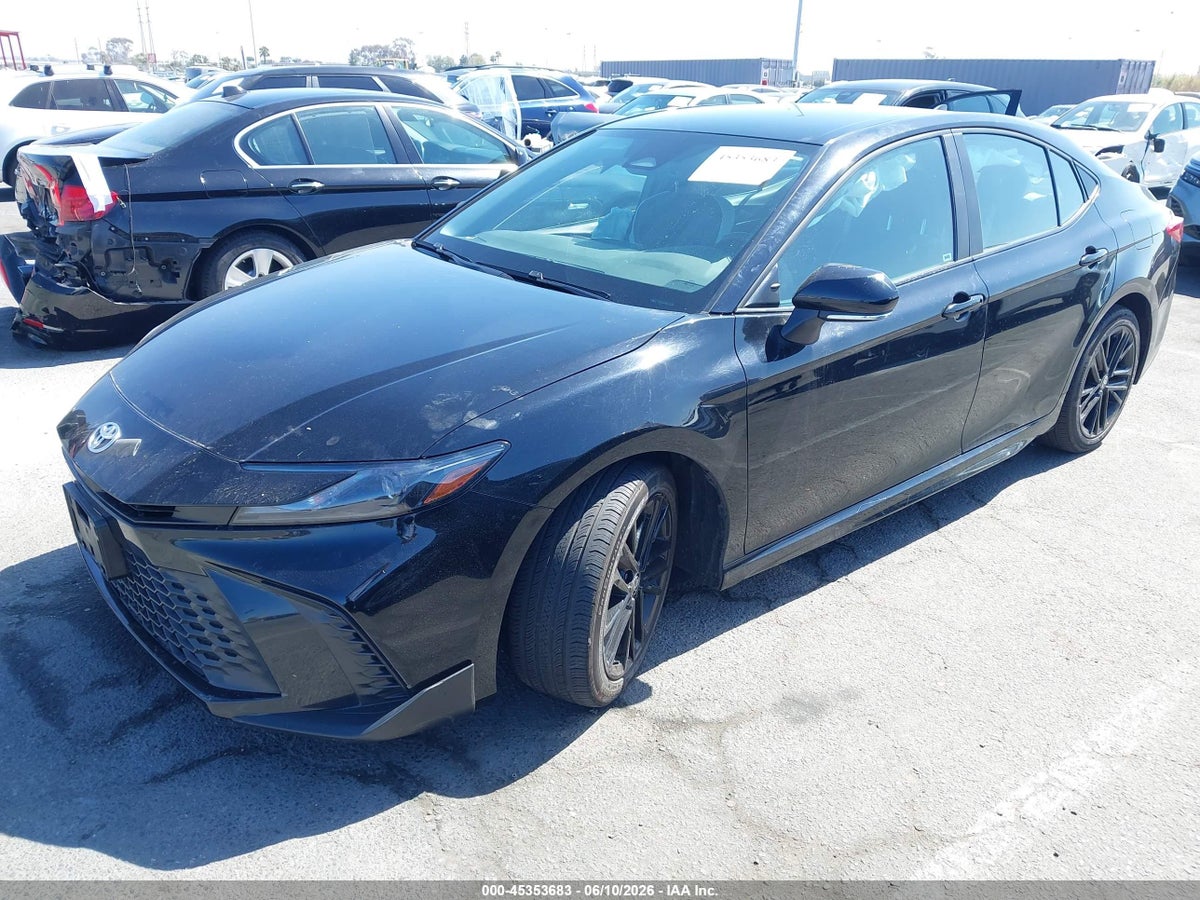 2025 TOYOTA CAMRY SE — снимка 2