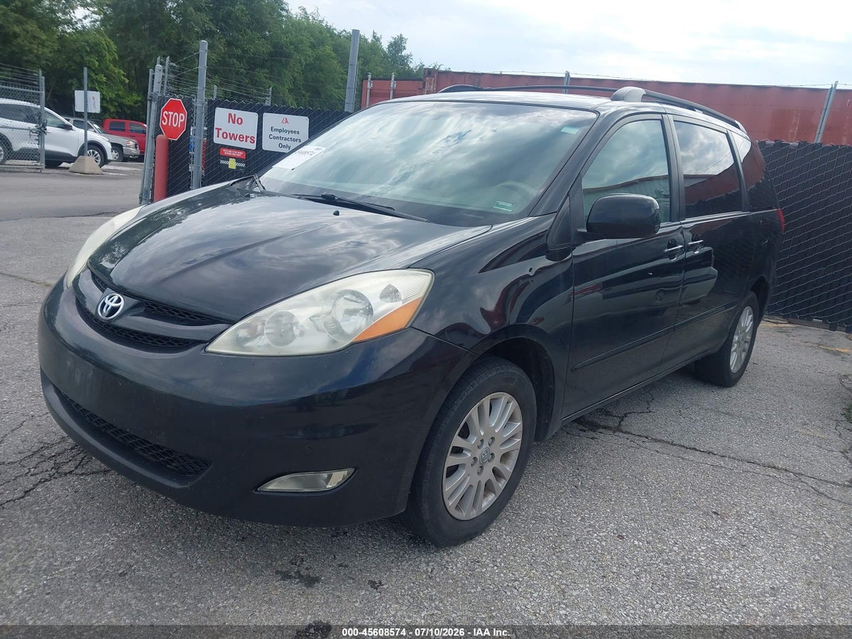2010 TOYOTA SIENNA XLE — снимка 2
