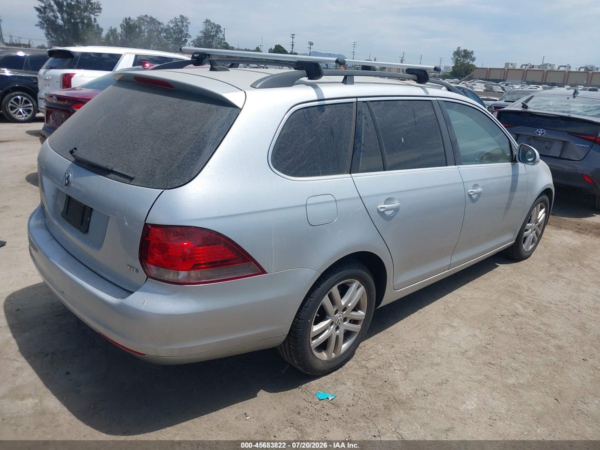 2013 VOLKSWAGEN JETTA SPORTWAGEN 2.0L TDI — снимка 4