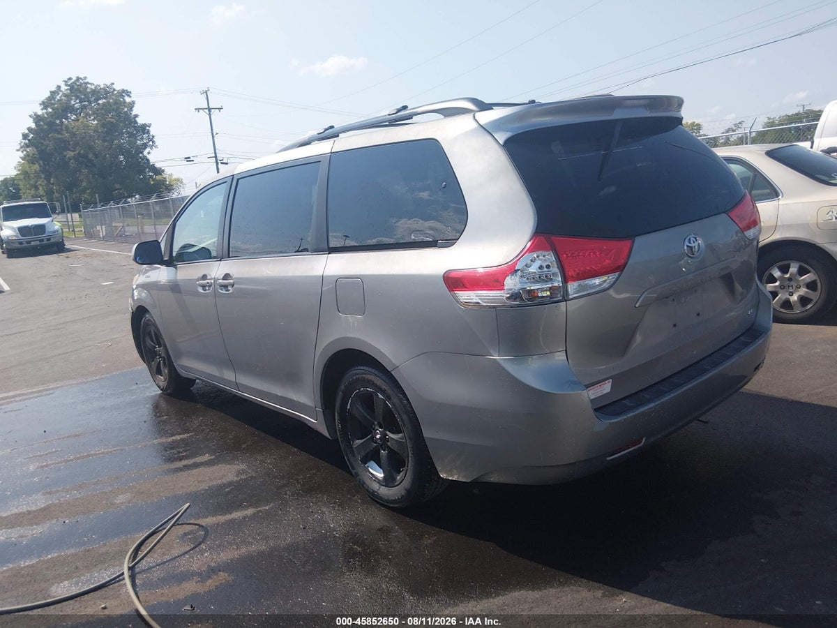 2011 TOYOTA SIENNA LE V6 — снимка 3