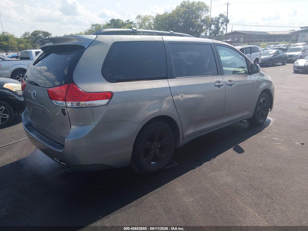 2011 TOYOTA SIENNA LE V6 — снимка 4