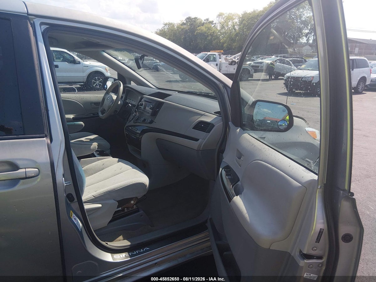 2011 TOYOTA SIENNA LE V6 — снимка 5