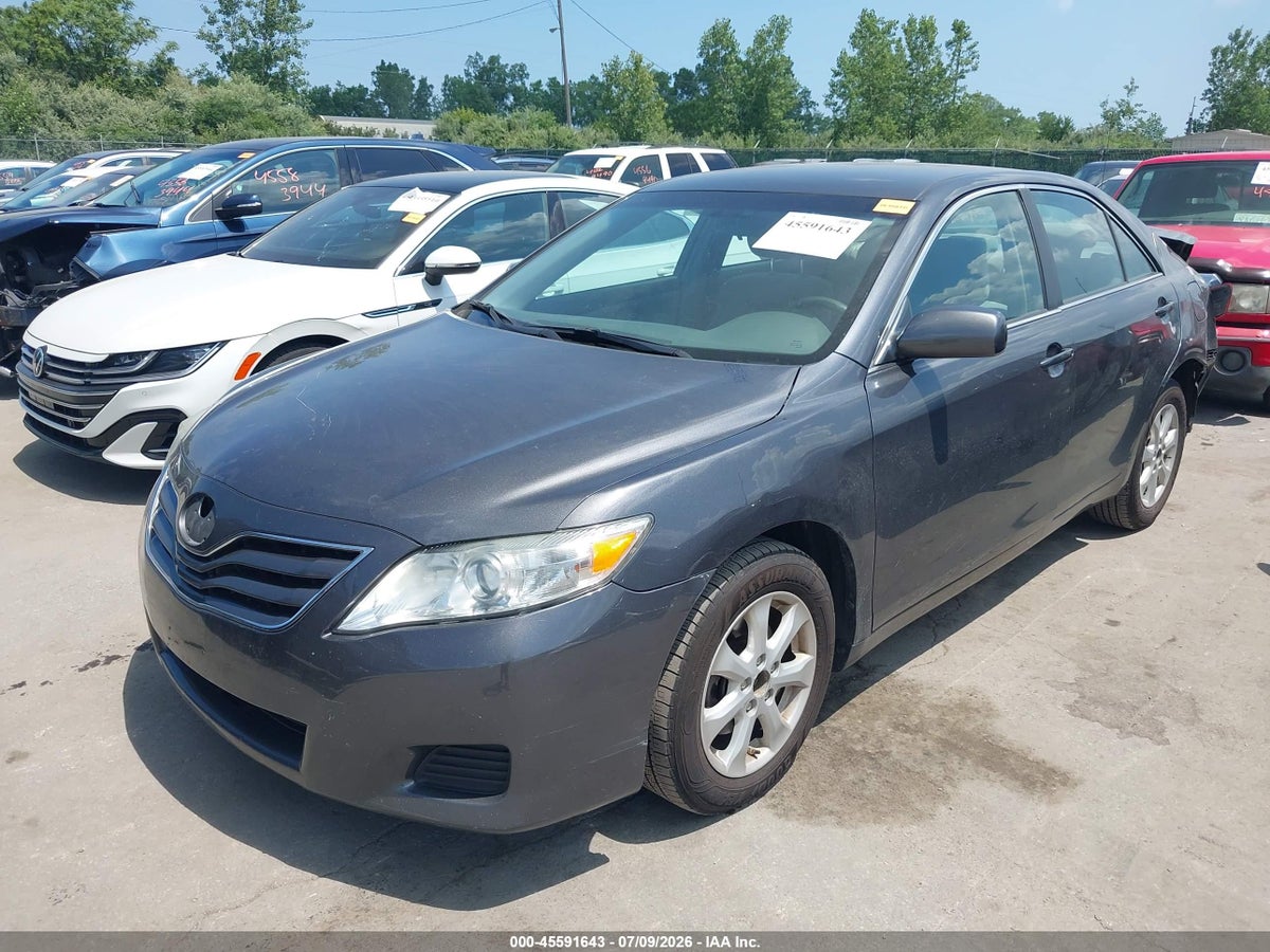 2011 TOYOTA CAMRY LE — снимка 2