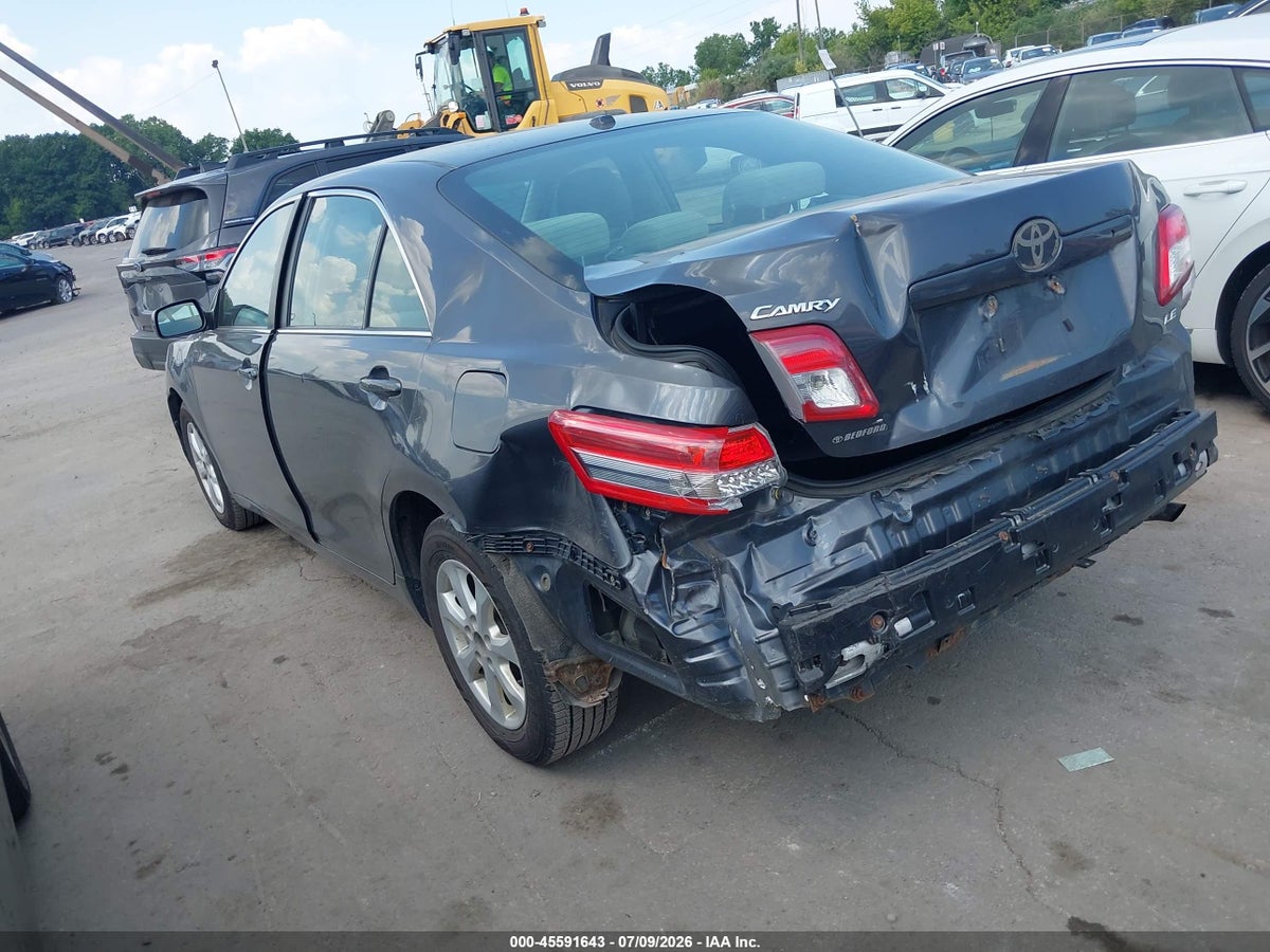 2011 TOYOTA CAMRY LE — снимка 3