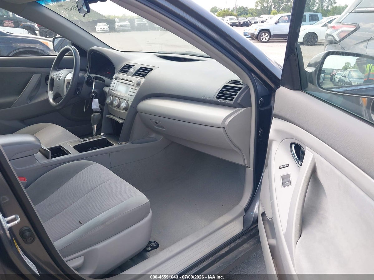 2011 TOYOTA CAMRY LE — снимка 5
