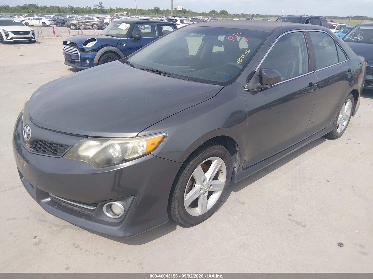 2013 TOYOTA CAMRY SE — снимка 2