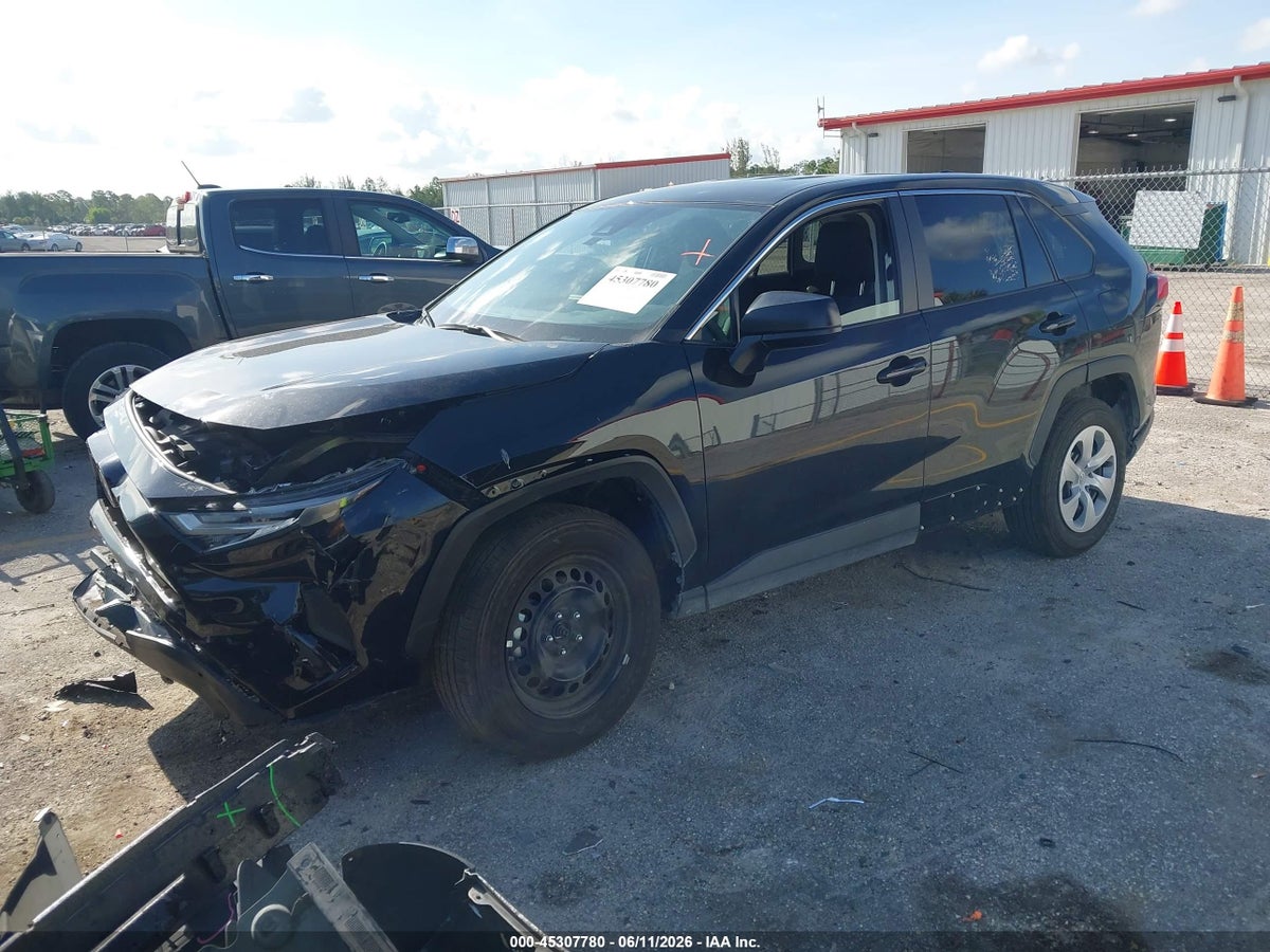 2025 TOYOTA RAV4 LE — снимка 2