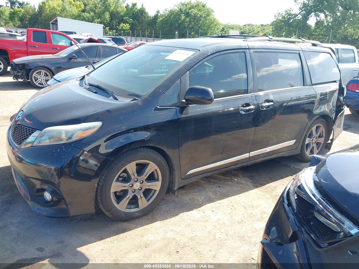 2017 TOYOTA SIENNA SE PREMIUM 8 PASSENGER — снимка 2