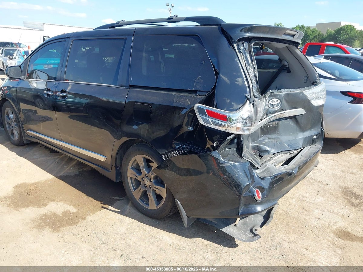 2017 TOYOTA SIENNA SE PREMIUM 8 PASSENGER — снимка 3
