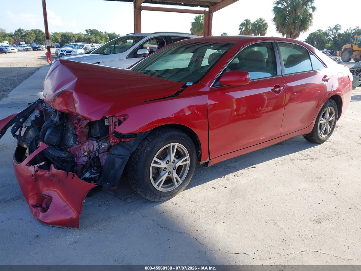 2010 TOYOTA CAMRY LE — снимка 2
