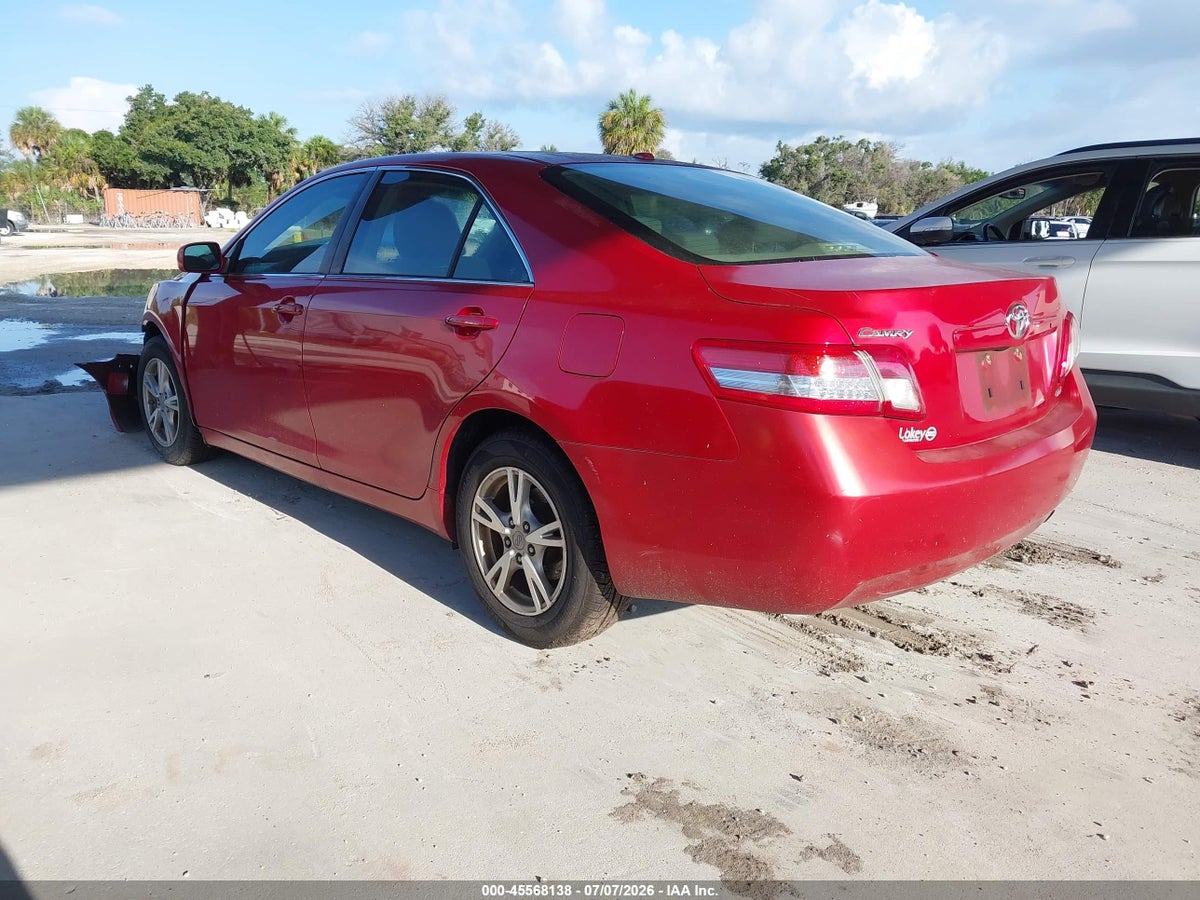 2010 TOYOTA CAMRY LE — снимка 3