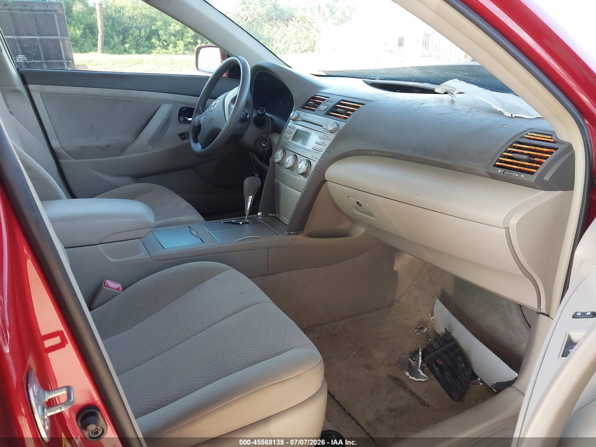 2010 TOYOTA CAMRY LE — снимка 5