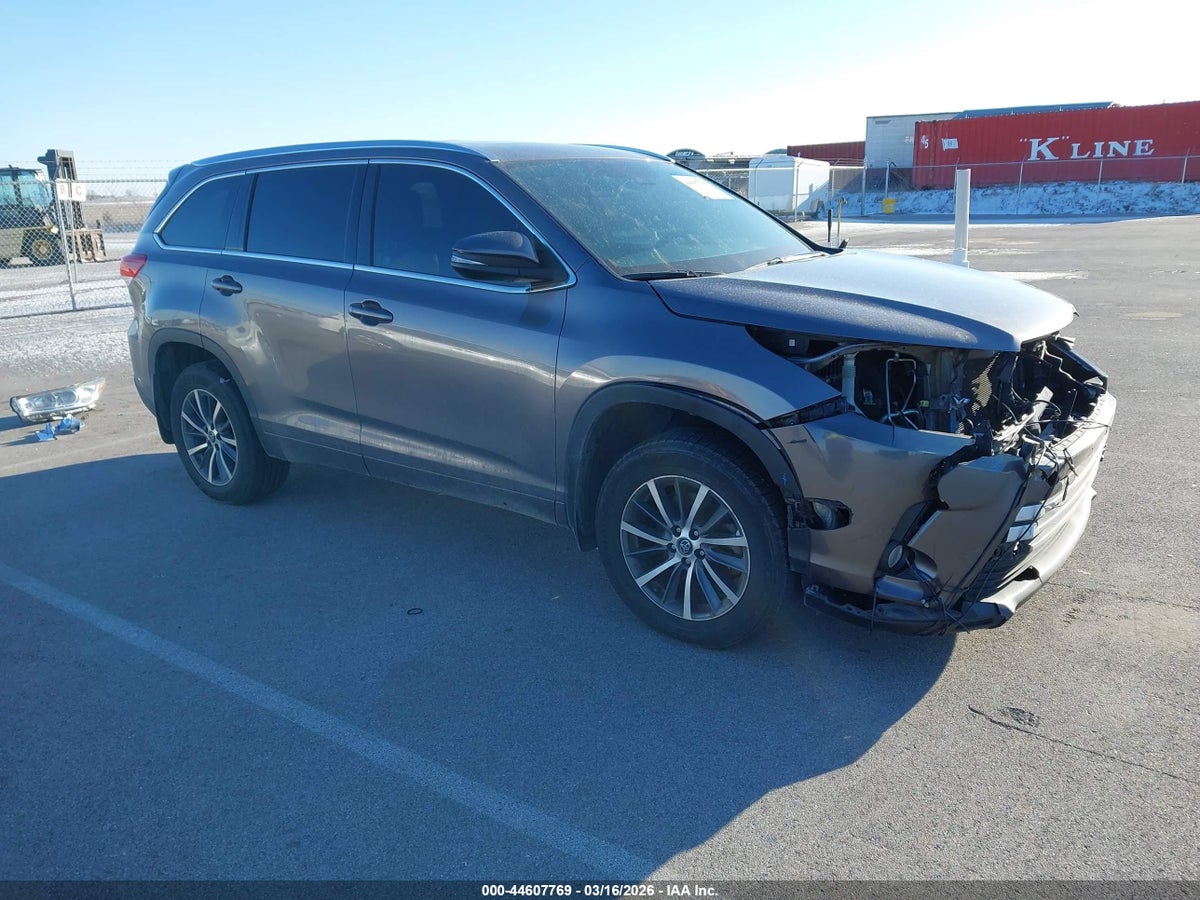 2017 TOYOTA HIGHLANDER XLE