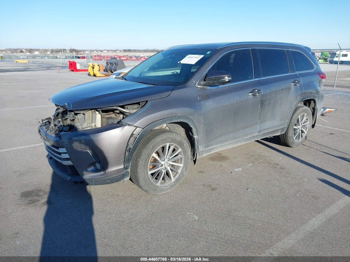 2017 TOYOTA HIGHLANDER XLE — снимка 2