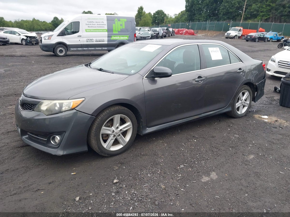 2014 TOYOTA CAMRY SE — снимка 2
