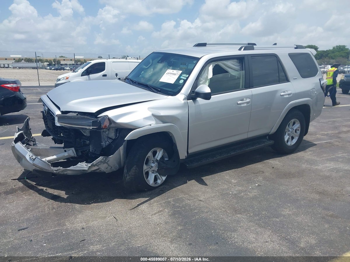 2023 TOYOTA 4RUNNER SR5 — снимка 2