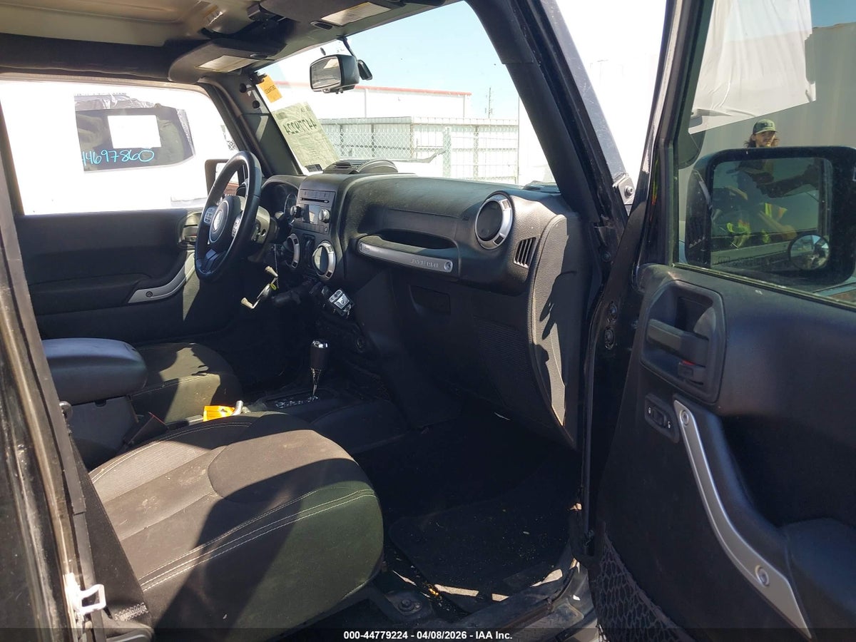2016 JEEP WRANGLER UNLIMITED SAHARA — снимка 5