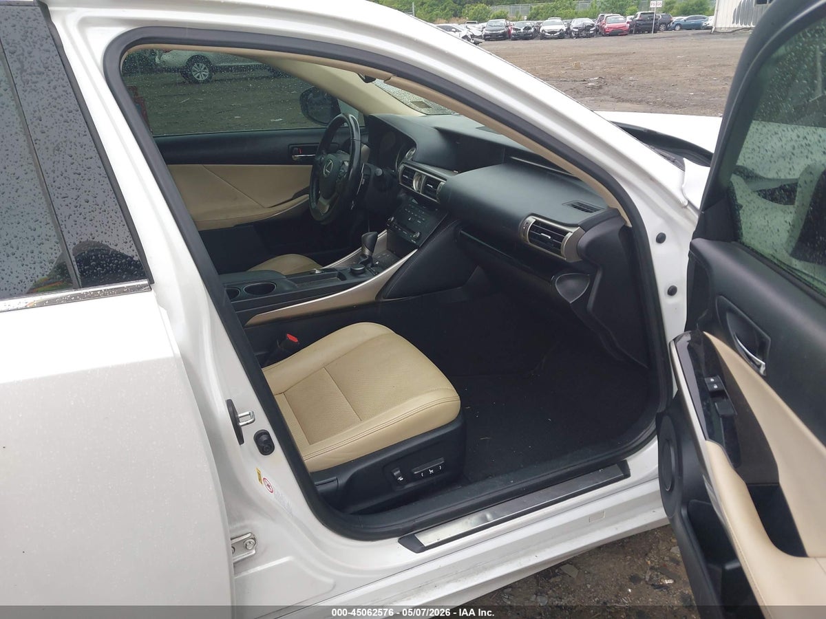 2016 LEXUS IS 300 — снимка 5