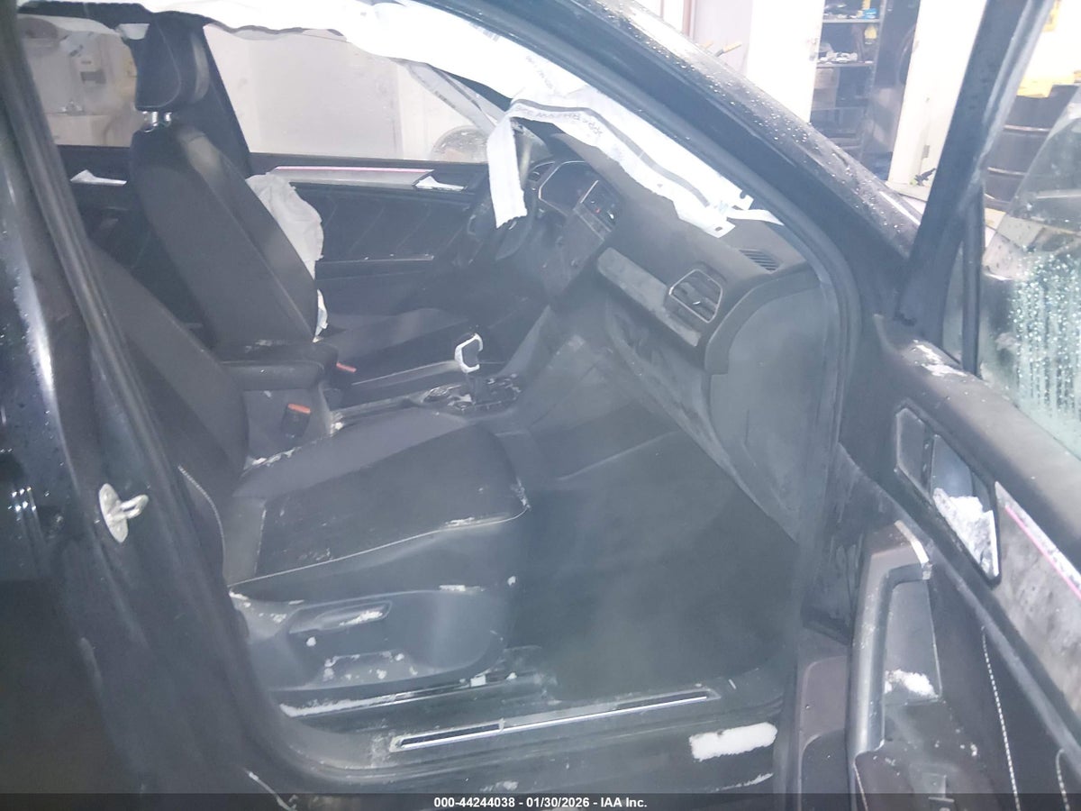 2024 VOLKSWAGEN TIGUAN 2.0T SE R-LINE BLACK — снимка 5