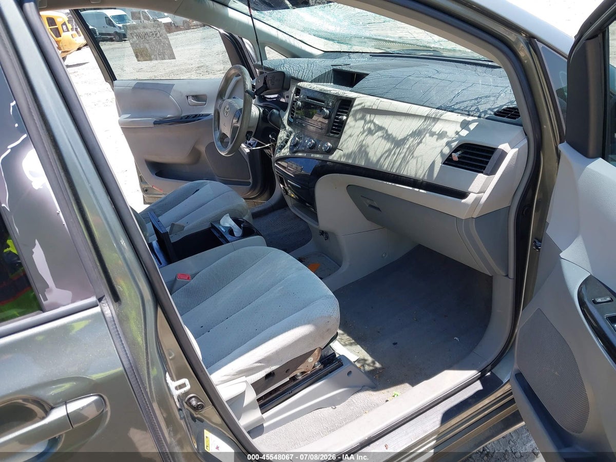 2011 TOYOTA SIENNA LE V6 — снимка 5