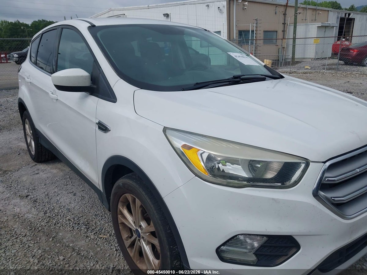 2017 FORD ESCAPE SE