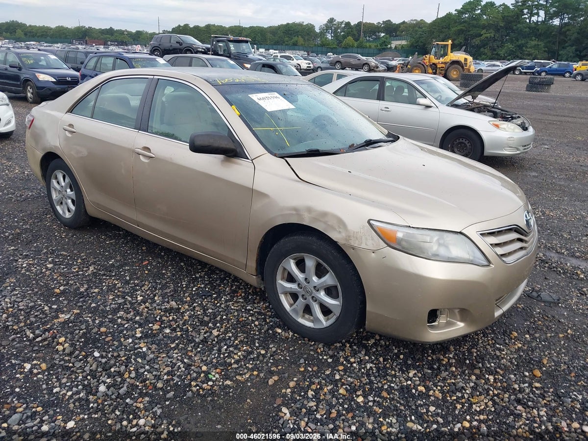 2011 TOYOTA CAMRY LE