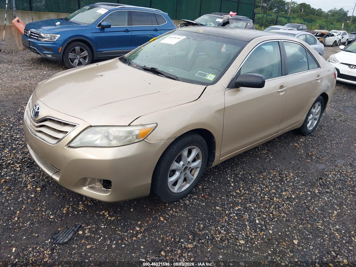 2011 TOYOTA CAMRY LE — снимка 2