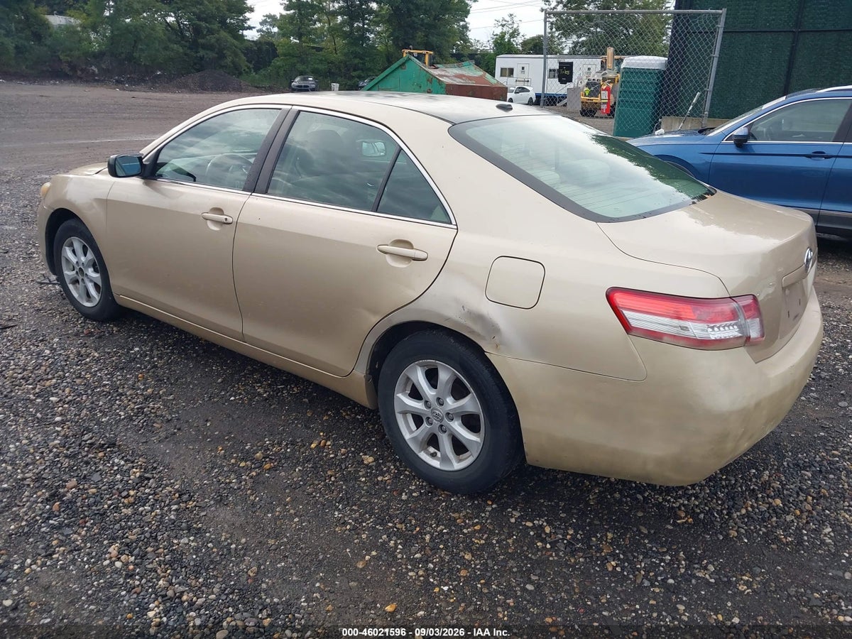 2011 TOYOTA CAMRY LE — снимка 3
