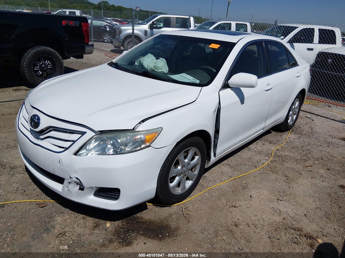 2011 TOYOTA CAMRY LE — снимка 2