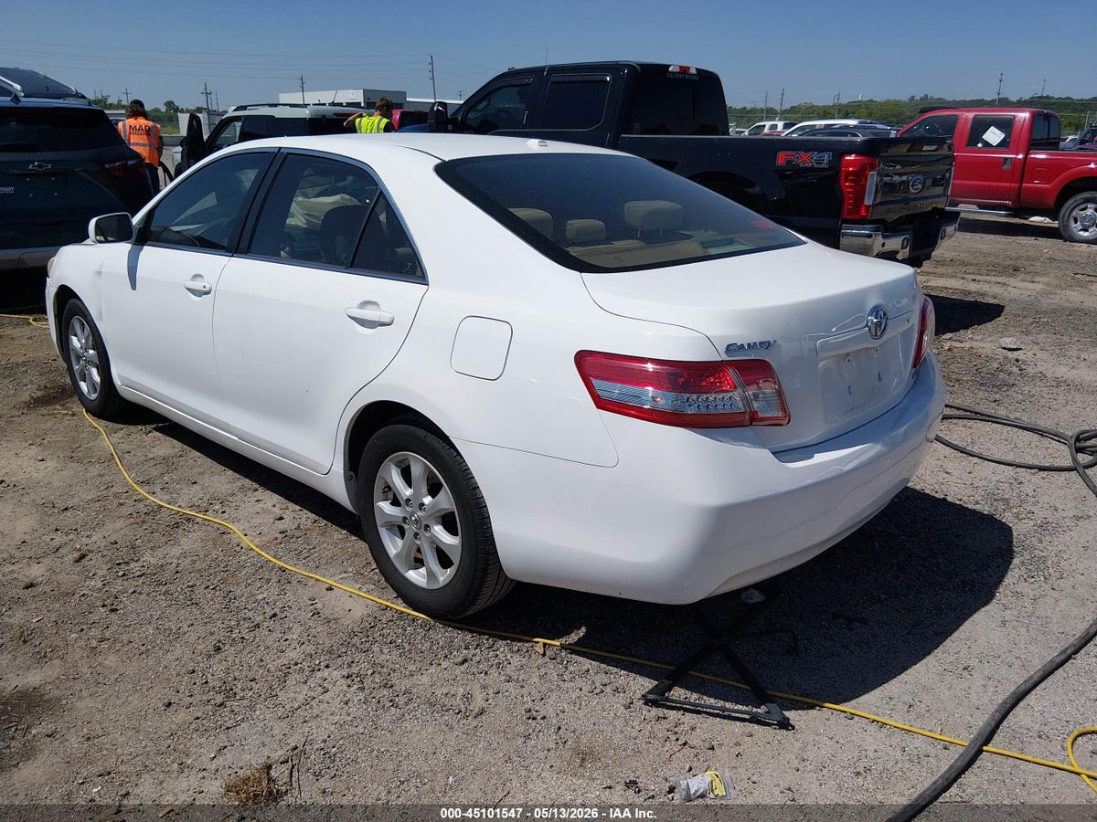 2011 TOYOTA CAMRY LE — снимка 3