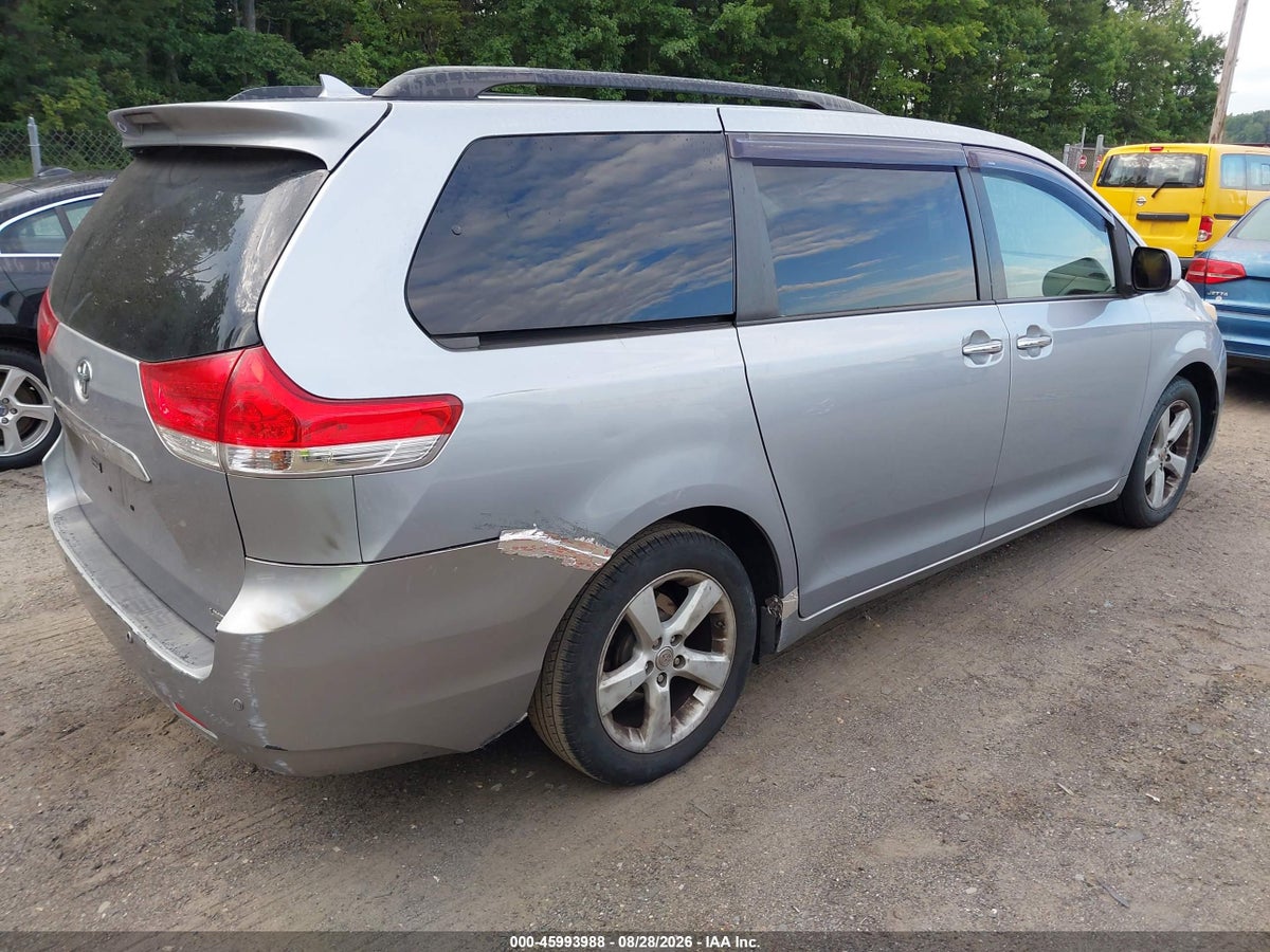 2011 TOYOTA SIENNA LIMITED — снимка 4