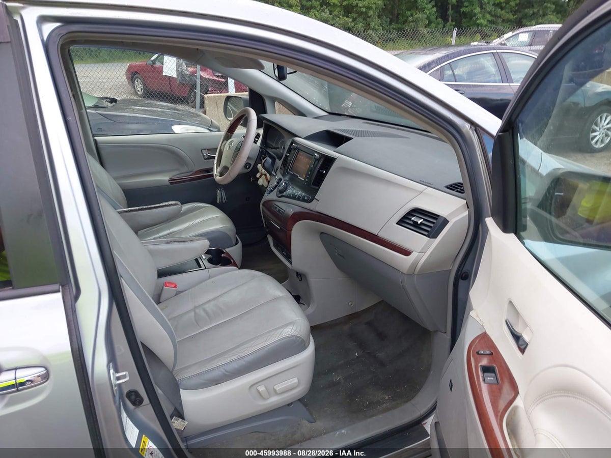 2011 TOYOTA SIENNA LIMITED — снимка 5