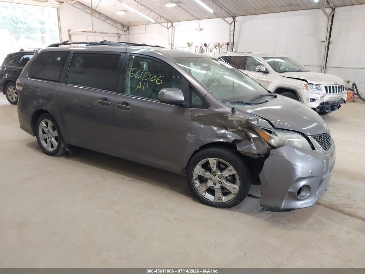 2011 TOYOTA SIENNA SPORT