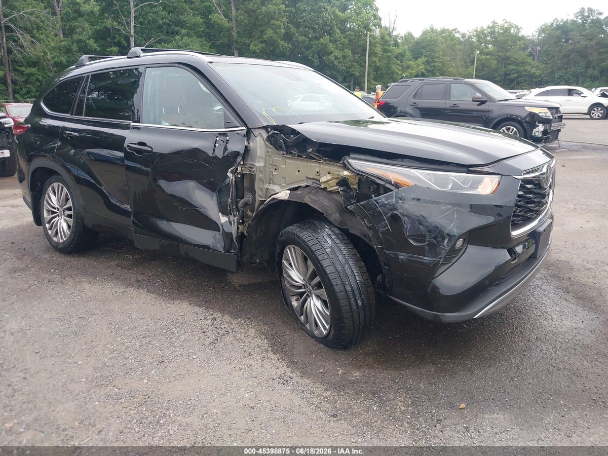 2022 TOYOTA HIGHLANDER PLATINUM