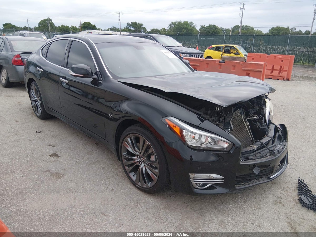 2017 INFINITI Q70 3.7X