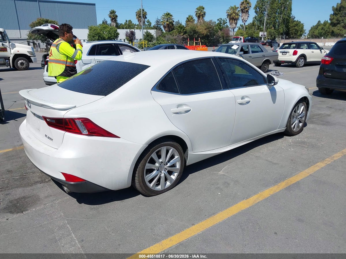 2016 LEXUS IS 200T — снимка 4