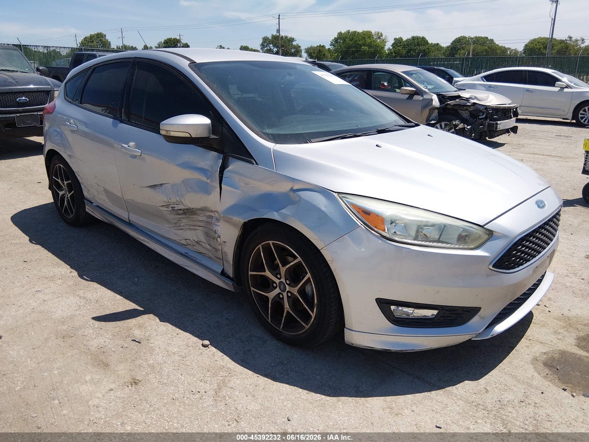 2015 FORD FOCUS SE